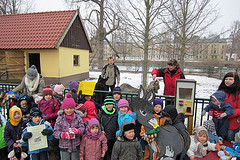 Gemeinsam feiern Kinder und Eselin ihre Patenschaft (Foto: Ilka Schiwek)