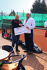 Scheckübergabe an Tennisclub Altenburg  im Wert von 1.000,00 Euro