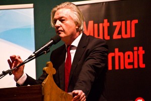 Jürgen Elsässer spricht zur Compact Veranstaltung in Kosma (Foto: der uNi)
