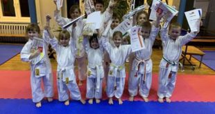 Karatekas meistern Gürtelprüfung (Foto: Sakura)