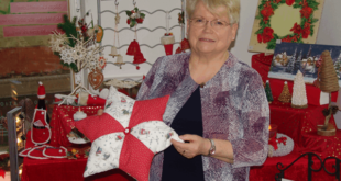 Hannelore Klotz bietet u. a. originelle Geschenkartikel an. (Foto: C. Bettels)