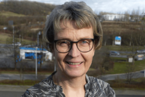 „Bessere Löhne und Arbeitsbedingungen fallen nicht vom Himmel“: Heidi Hoffmann, die neu gewählte Bezirksvorsitzende der IG BAU Ostthüringen, ruft Beschäftigte dazu auf, sich für ihre Belange einzusetzen. Die 59-Jährige vertritt in der Region ab sofort die Interessen von Menschen, die in der Bau-, Land- und Forstwirtschaft sowie in der Reinigungsbranche arbeiten. (Foto: IG BAU)