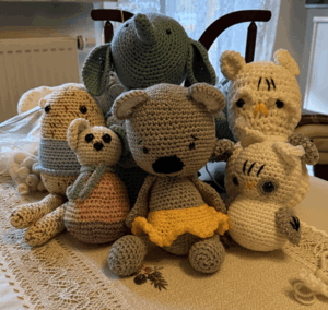 Seniorinnen stricken und häkeln für Neugeborene (Foto: Landratsamt Altenburger Land)