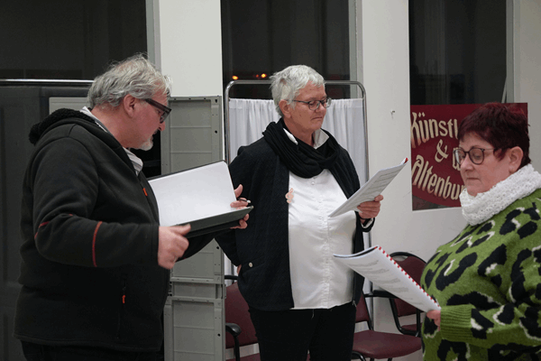 Erste Probe Prinzenraub - Ansgar Schäfer probt mit Regina Scherling und Veronika Arnold (Foto:Traditionsverein Altenburger Prinzenraub e.V.)