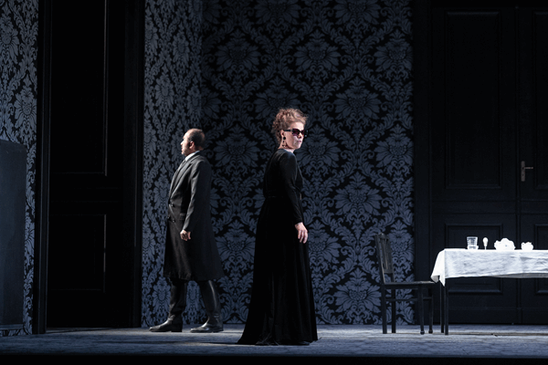 „Die toten Augen“_Anne Preuß (Myrtocle), Alejandro Lárraga Schleske (Arcesius) (Foto: Ronny Ristok)