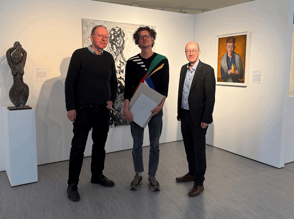 (v. l. n. r.) Matthias Beckmann mit Dr. Benjamin Rux, Kunsthistoriker an den Altenburger Museen, und Dr. Roland Krischke, Direktor der Altenburger Museen, (Foto: Lindenau-Museum Altenburg/Steven Ritter)